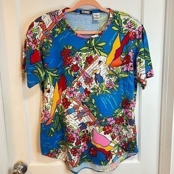 Gitano Tops - Vintage Gitano Floral Graphic Pocket Tee Colorful Print